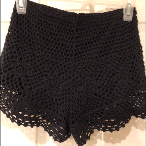 Black crochet knit shorts - Picture 3 of 6